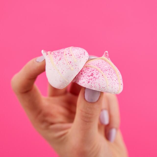 Flower & White Raspberry Eton Mess Kisses thumbnail 2