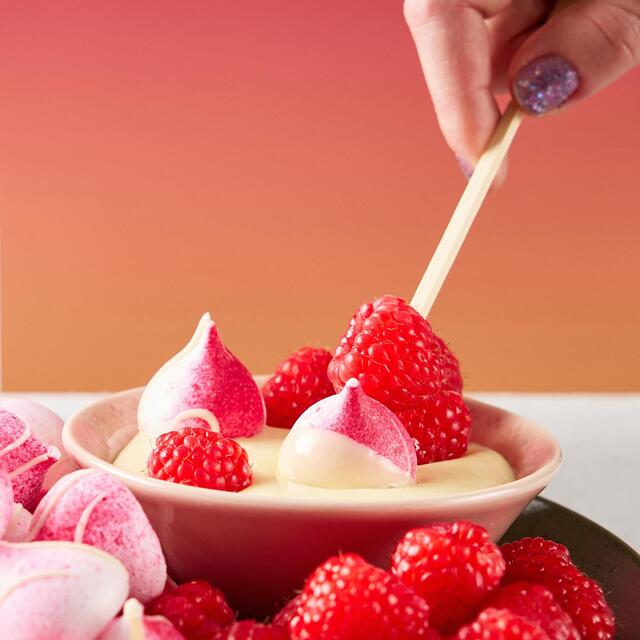 Flower & White Raspberry Eton Mess Kisses thumbnail 3