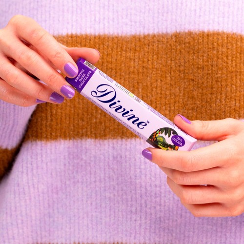 Divine 70% Dark Chocolate Bar thumbnail 9