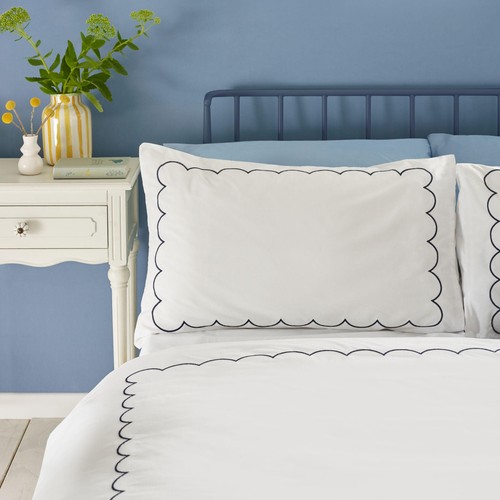 Catherine Lansfield Scallop Border Single Duvet Set thumbnail 2