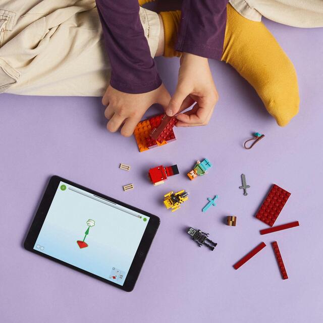 LEGO Minecraft The Nether Lava Battle 21266 6+ thumbnail 4