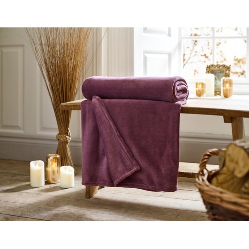 Deyongs Snuggle Touch Throw, Magenta thumbnail 3