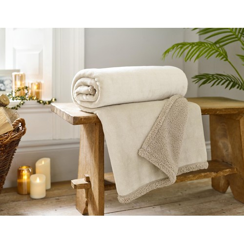 Deyongs Hazelwood Sherpa Throw, Oyster thumbnail 2