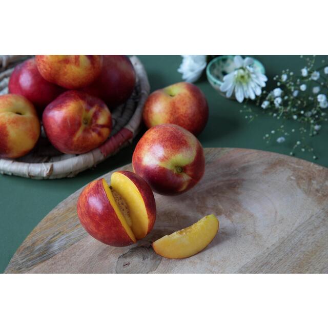 Diamond Crop Ripe and Ready to Eat Nectarine thumbnail 2