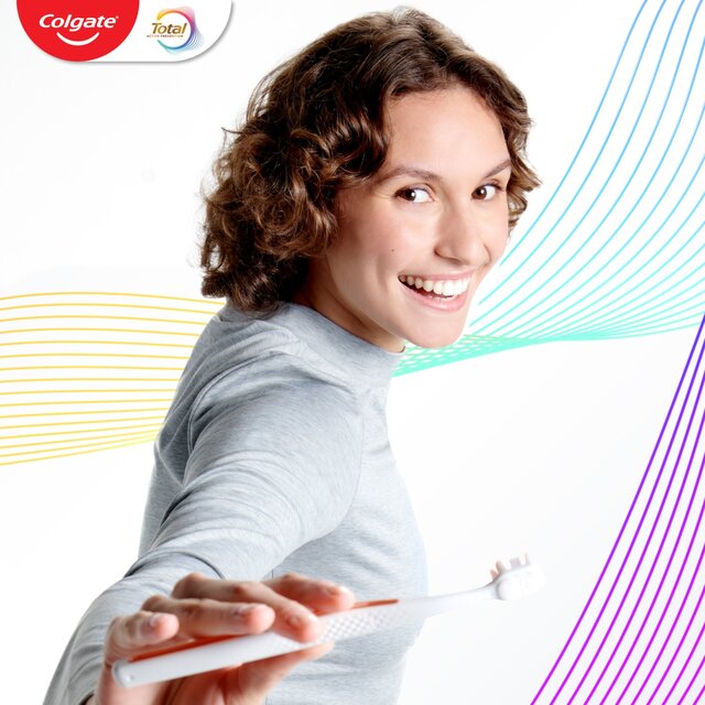Colgate Total Manual Toothbrush Medium thumbnail 6