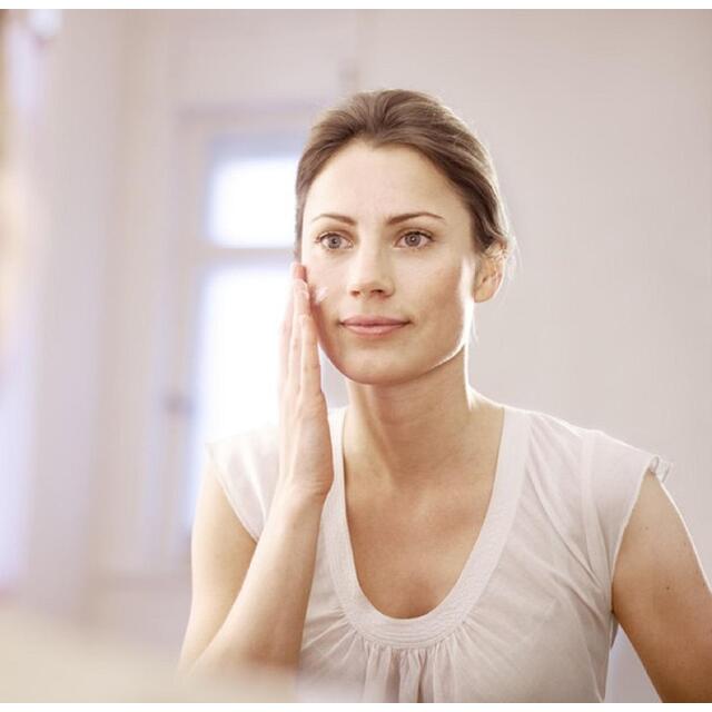 Weleda Sensitive Soothing Face Moisturiser Organic Almond Natural thumbnail 4