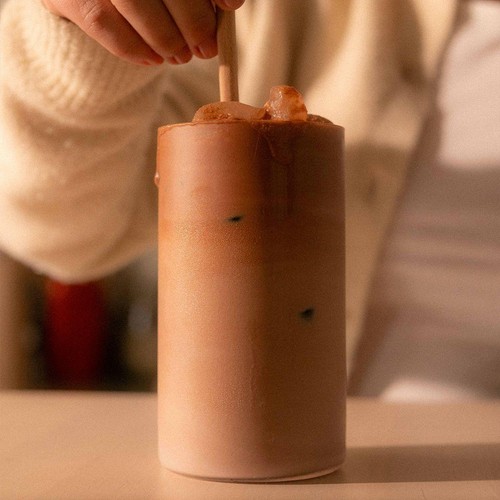 Knoops 34% Milk Hot Chocolate Flakes Tube thumbnail 4