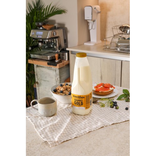 Trewithen Dairy Cornwall Gold 5% Fat Milk thumbnail 2