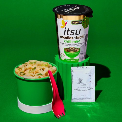 itsu chilli miso instant noodles & broth pot thumbnail 2