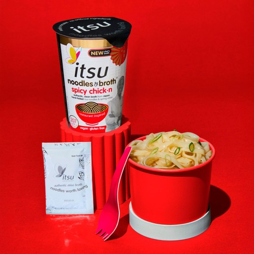 itsu spicy chickn instant noodles & broth pot thumbnail 2