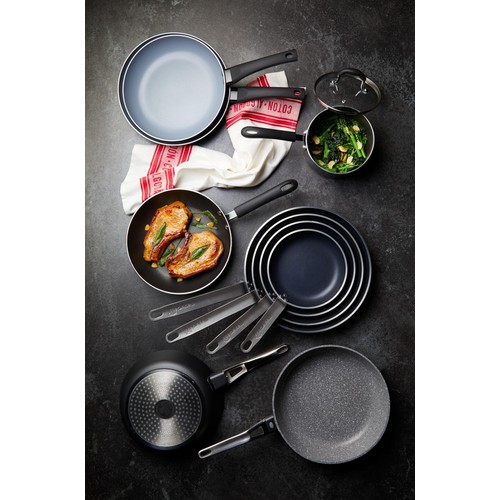 MasterClass Ceramic Non-Stick Eco Frying Pan 28cm thumbnail 2