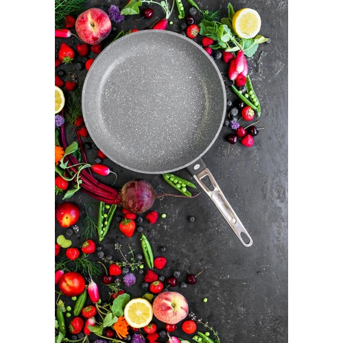 MasterClass Cast Aluminium Frying Pan 28cm thumbnail 3