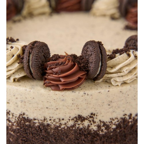 Lola's Cookies & Cream Layer Cake (serves 8) thumbnail 4