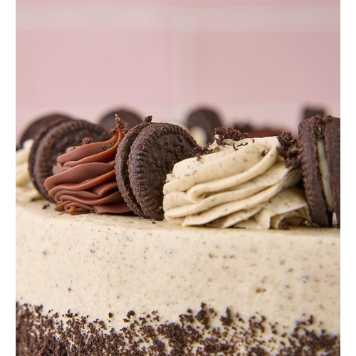 Lola's Cookies & Cream Layer Cake (serves 8) thumbnail 5