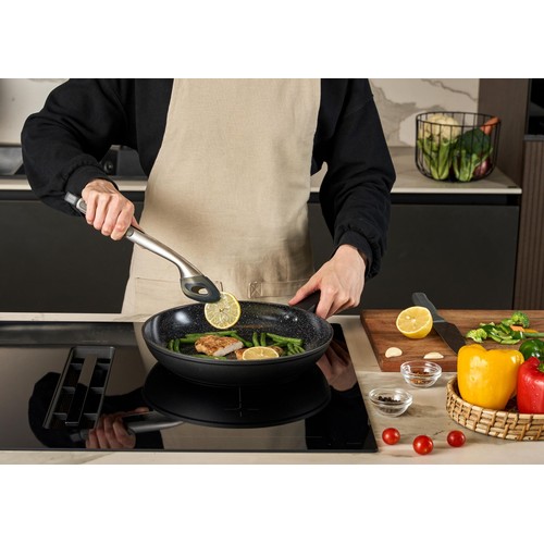 Zyliss Ultimate Ceramic 28cm Frying Pan thumbnail 4