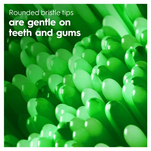 Oral-B Pro Clean Medium Toothbrush thumbnail 2