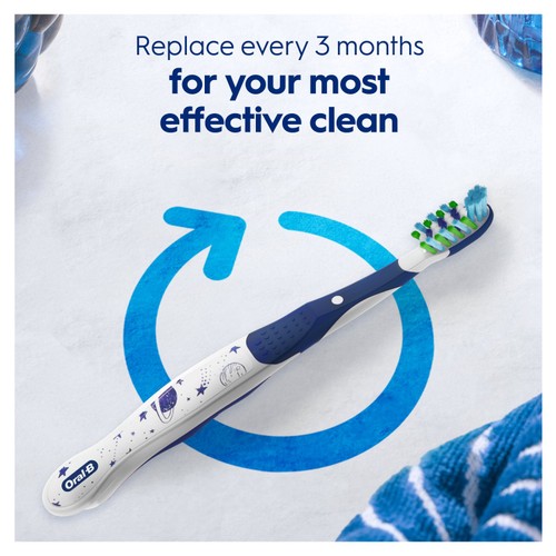 Oral-B Junior Age 6-12 Colour Changing Extra Soft Toothbrush thumbnail 2