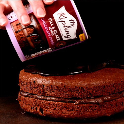 Mr Kipling Signature Chocolate Fudge Fill & Glaze Icing thumbnail 2
