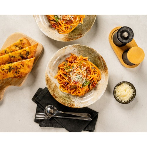 Loyd Grossman Creamy Tomato & Parmigiano Reggiano Pasta Sauce thumbnail 2