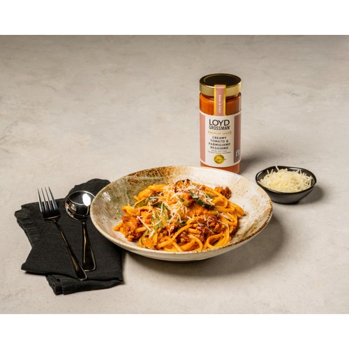Loyd Grossman Creamy Tomato & Parmigiano Reggiano Pasta Sauce thumbnail 3
