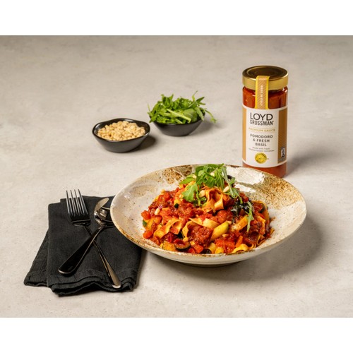 Loyd Grossman Pomodoro & Fresh Basil Pasta Sauce thumbnail 3