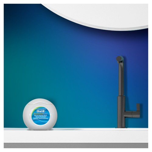 Oral-B Essential Mint Waxed Dental Floss thumbnail 2