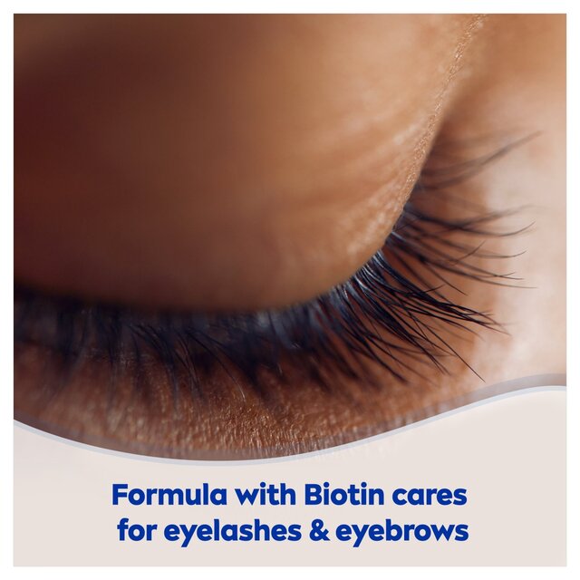 NIVEA Double Effect Eye Make-Up Remover thumbnail 3