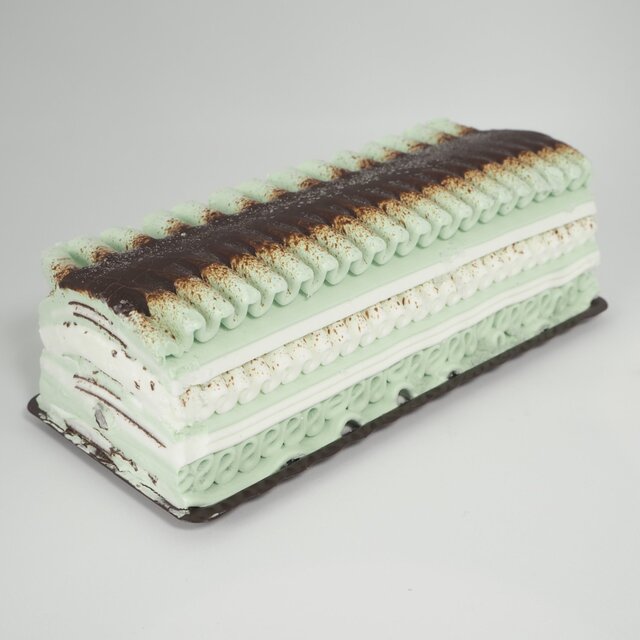 Viennetta Mint Ice Cream Dessert thumbnail 6