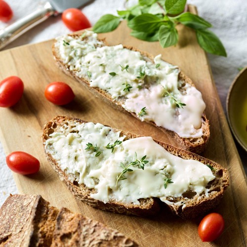 Natoora Hand Cut Gorgonzola Dolce DOP thumbnail 2