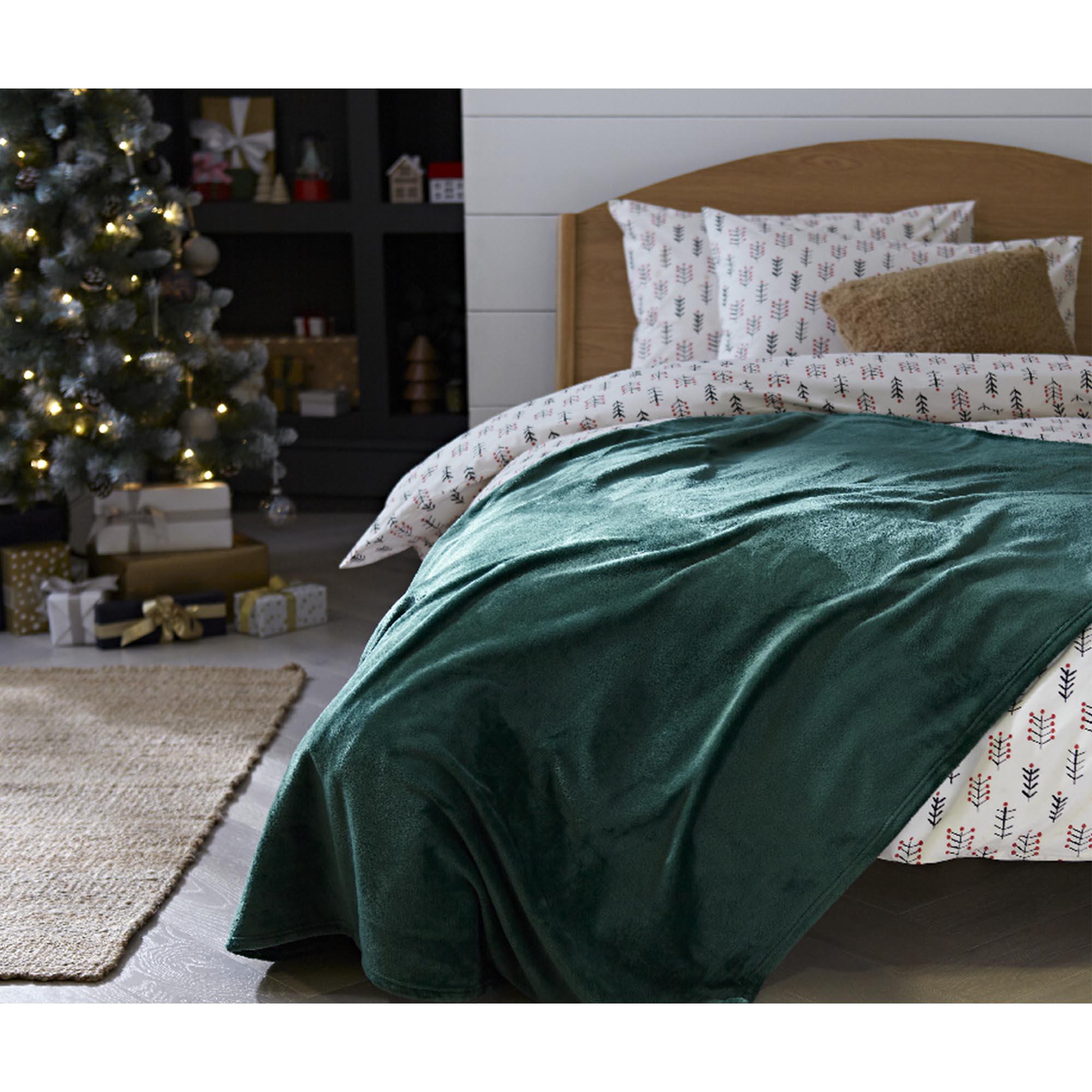 Sainsbury's Home Fleece Throw - Emerald - 125X150cm thumbnail 5