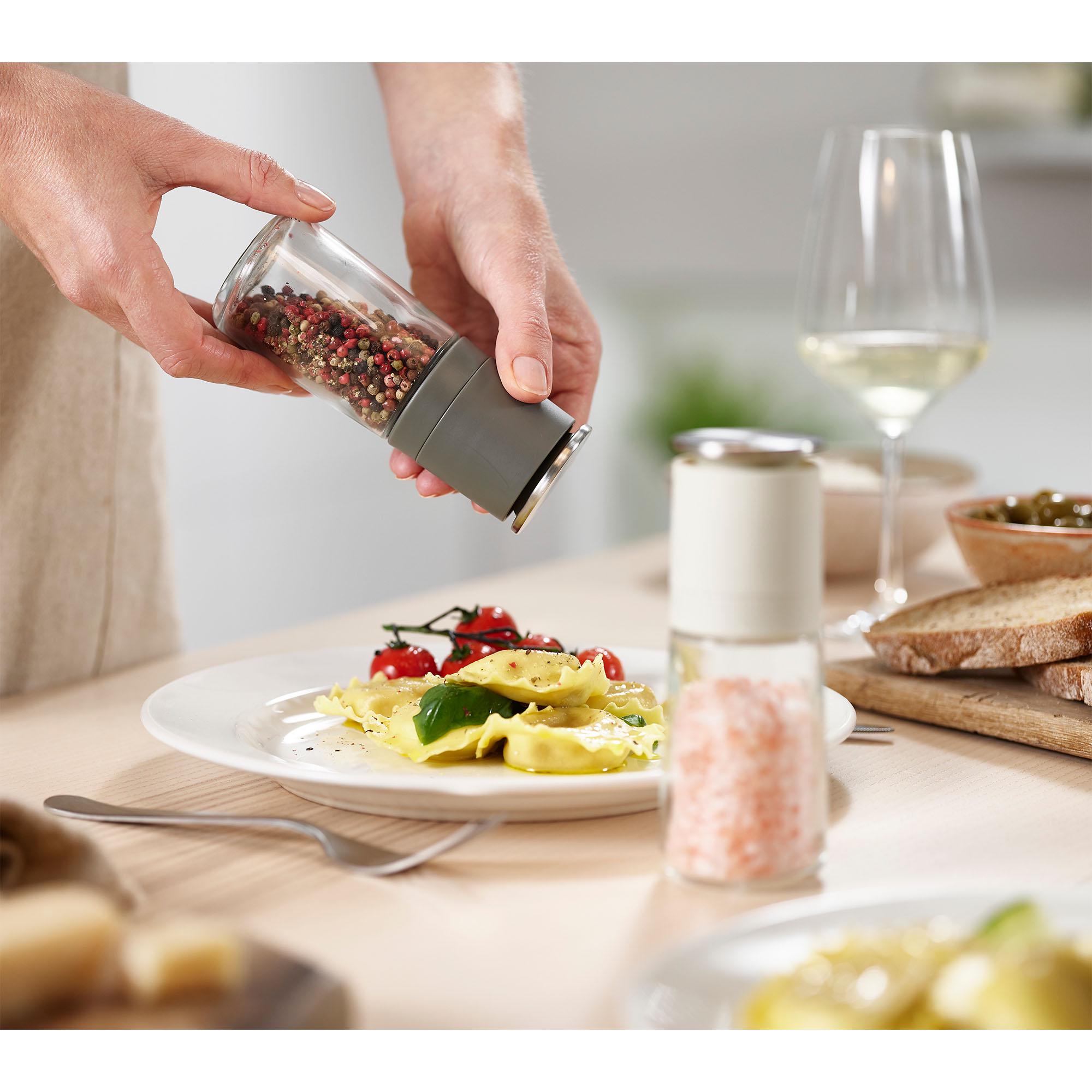 Joseph Joseph Duo No - Spill Salt and Pepper Mill Set thumbnail 3