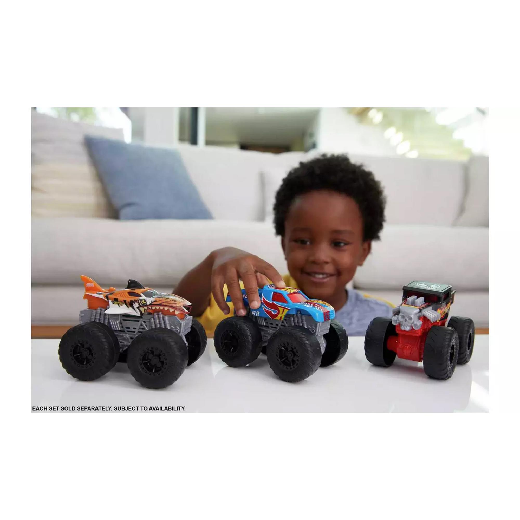 Hot Wheels Monster Trucks Roarin' Wreckers Assortment thumbnail 2