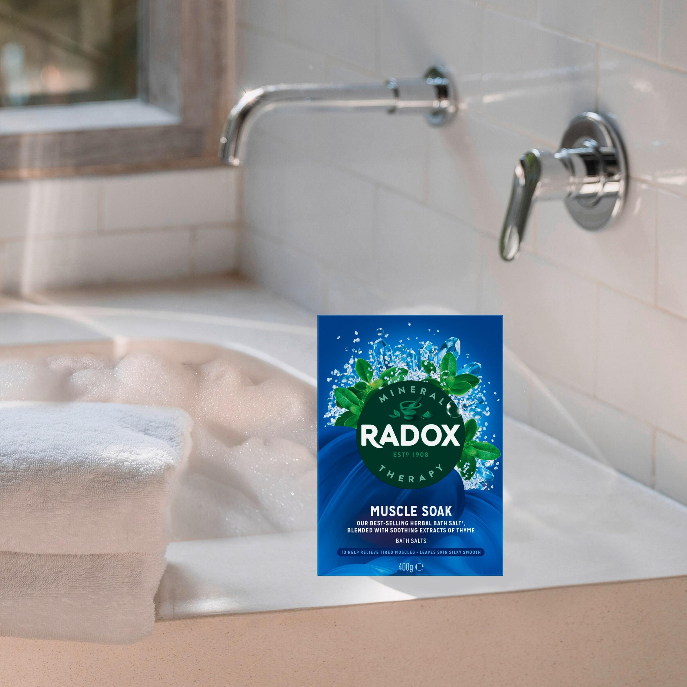 Radox Mineral Therapy Bath Salts Muscle Soak 400g thumbnail 2