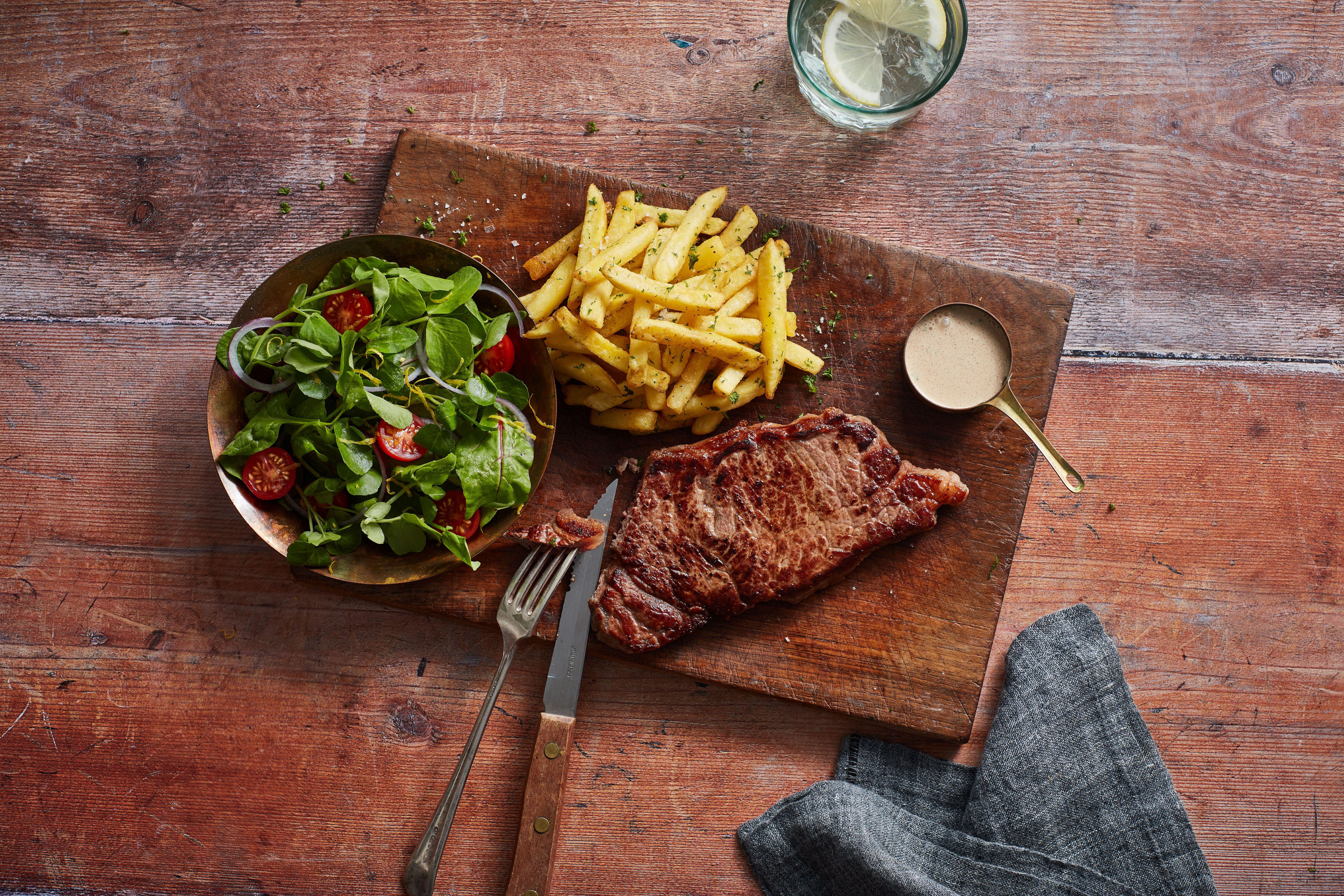 Sainsbury's 30 Days Matured British Beef Sirloin Steak, So Organic 225g thumbnail 3