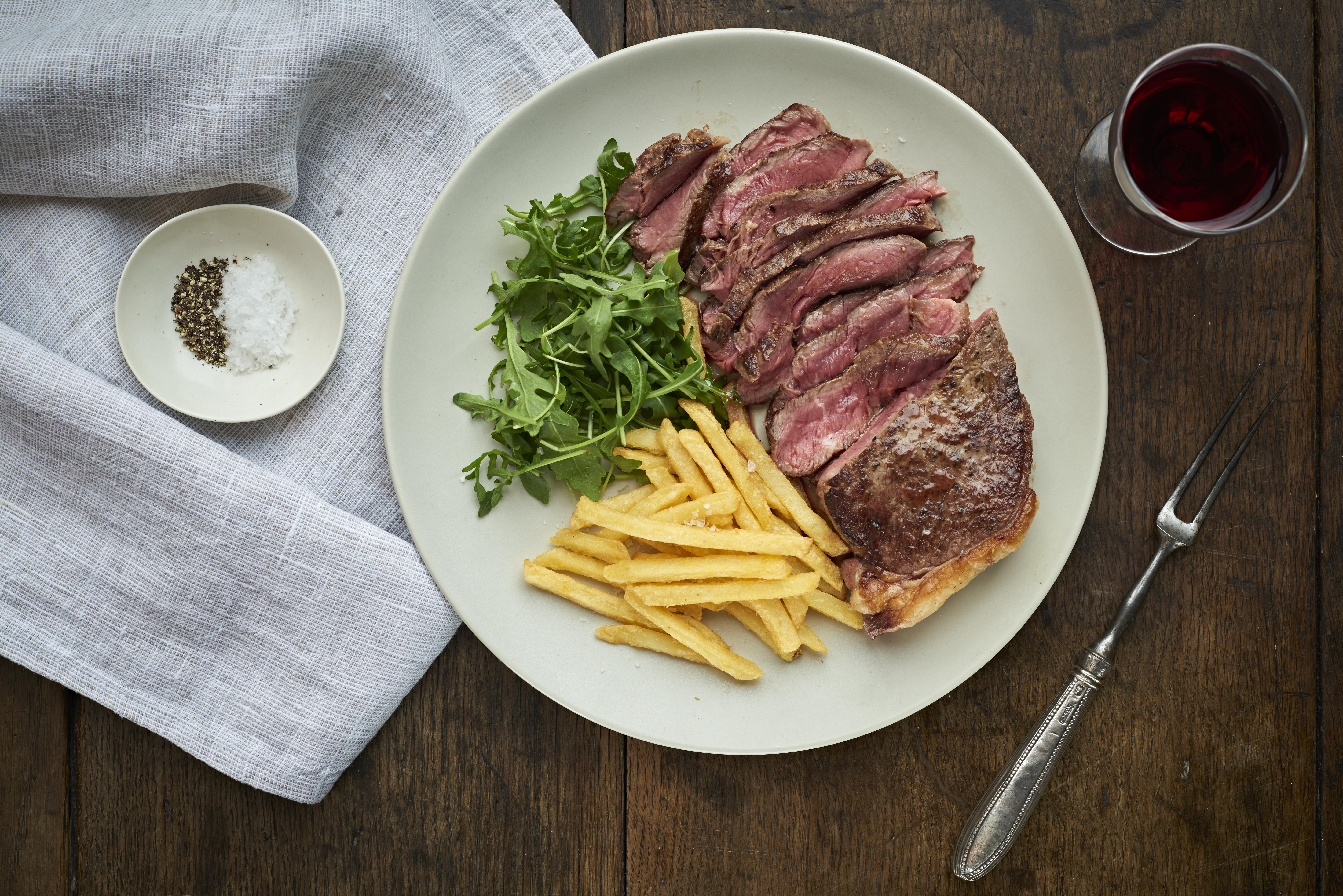 Sainsbury's 30 Days Matured British Beef Sirloin Steak, So Organic 225g thumbnail 4