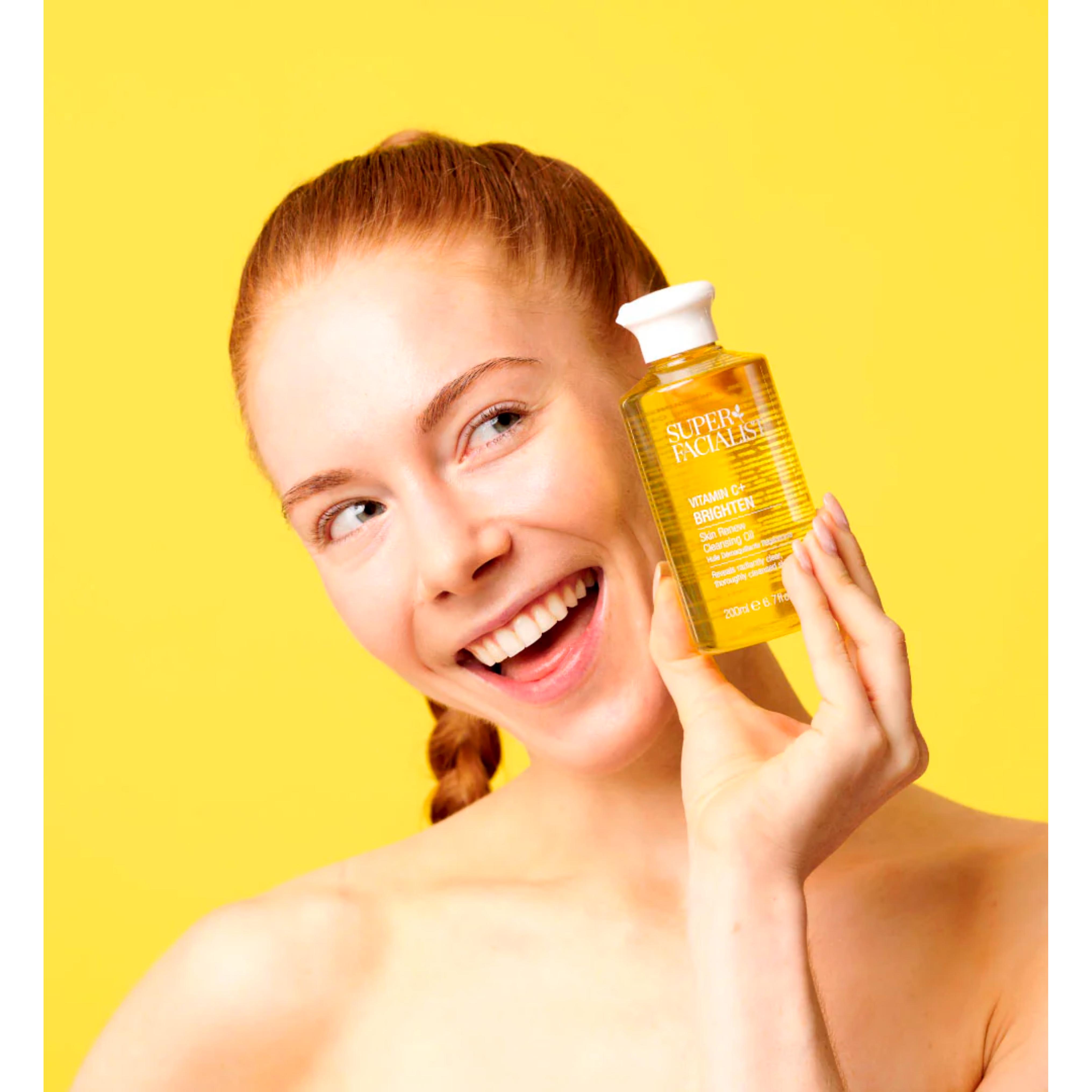 Super Facialist Vit C+ Brighten Skin Renew Cleansing Oil 200ml thumbnail 5
