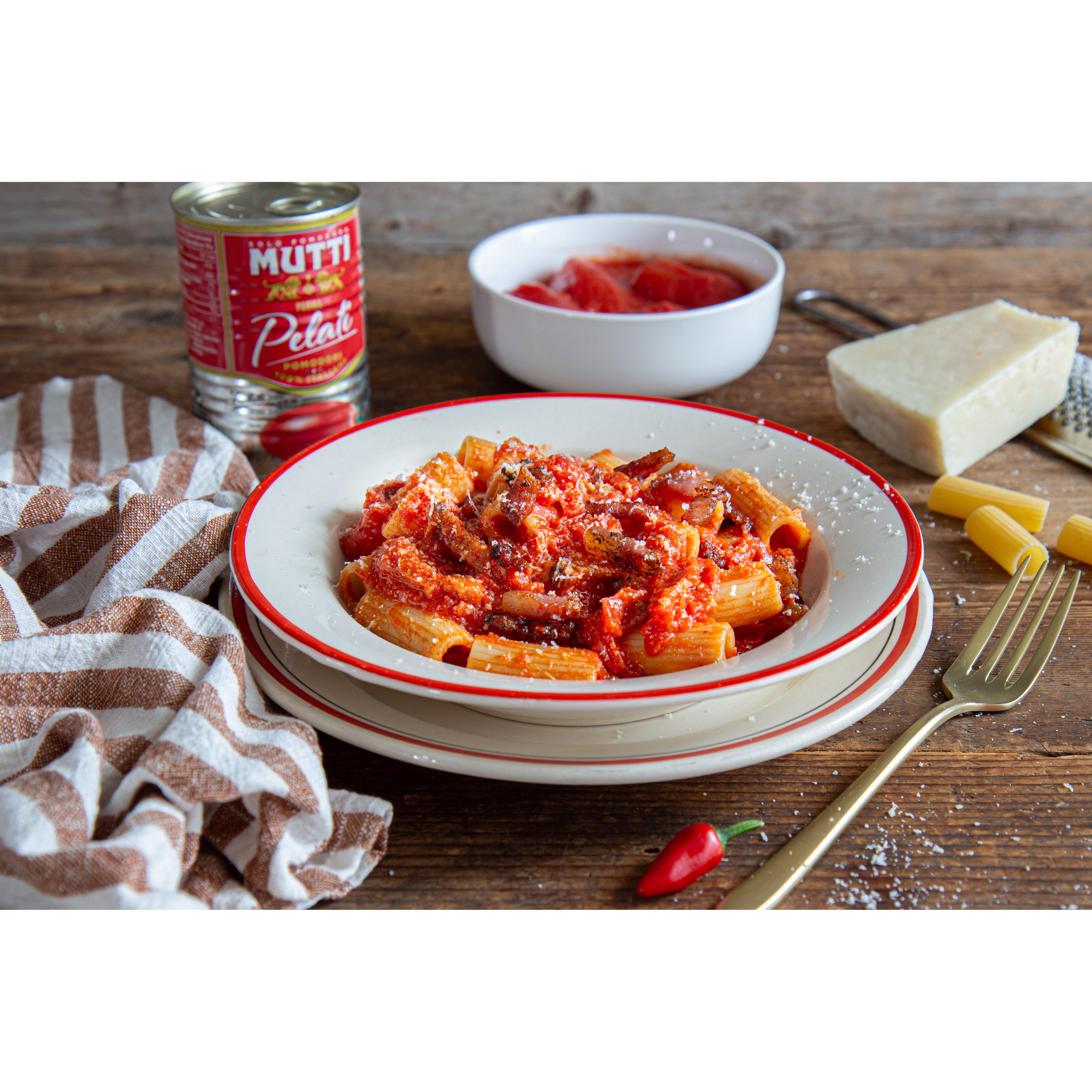 Mutti Peeled Whole Plum Tomatoes 400g thumbnail 3