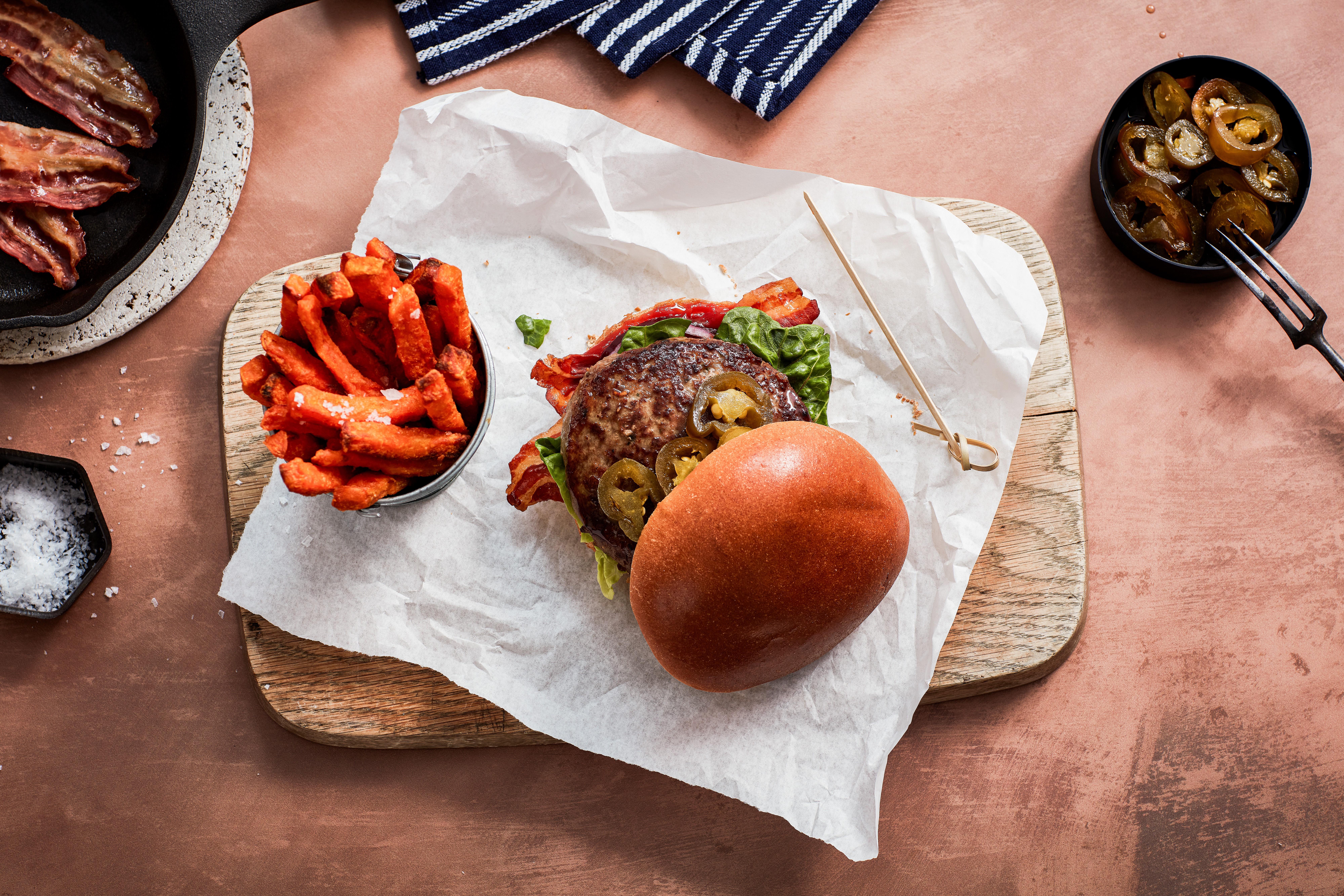 Sainsbury's 2 Beef Steak & Vintage Cheddar Burgers, Taste the Difference 340g thumbnail 3