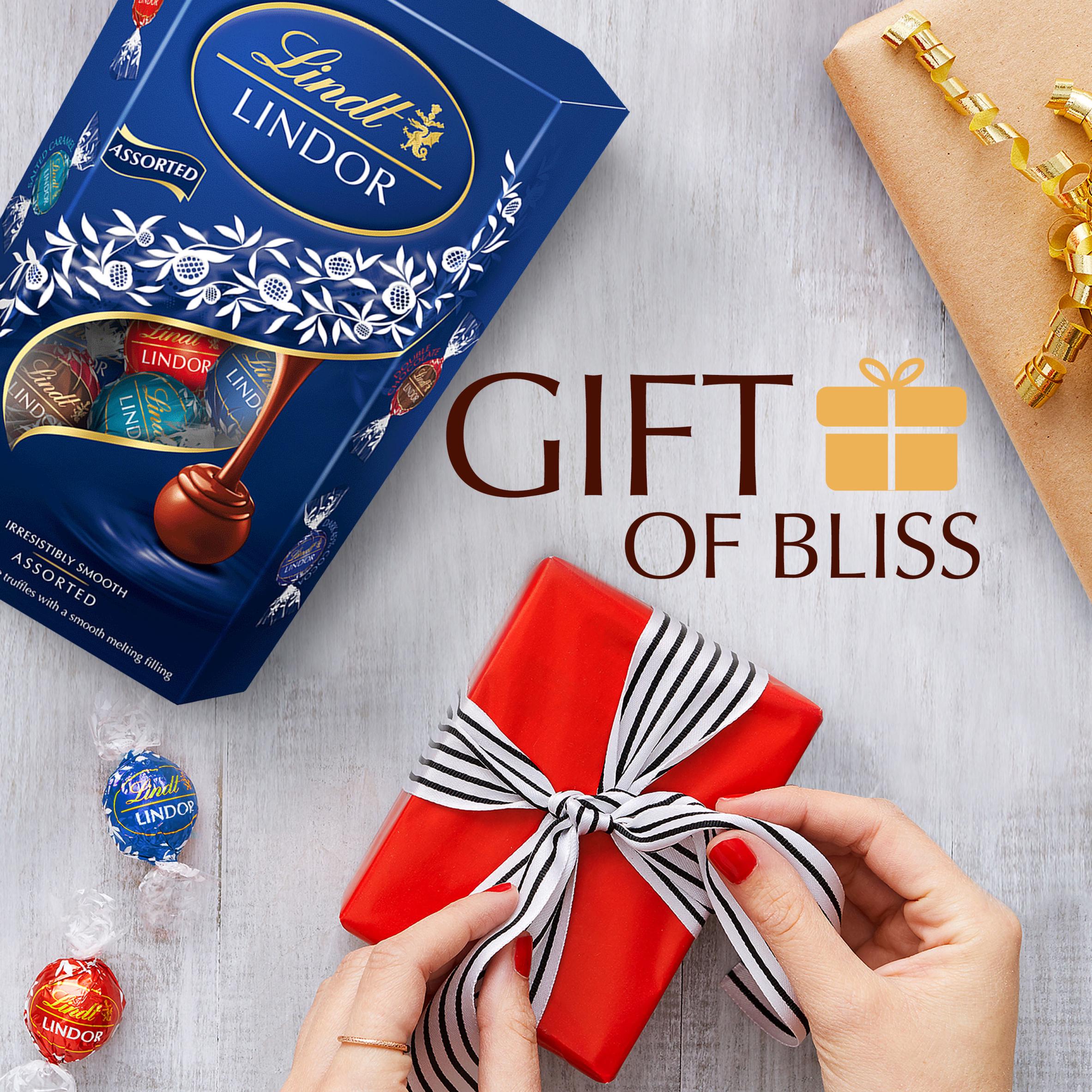 Lindt Lindor Blue Assorted Milk Chocolate Truffles Box 337g thumbnail 4