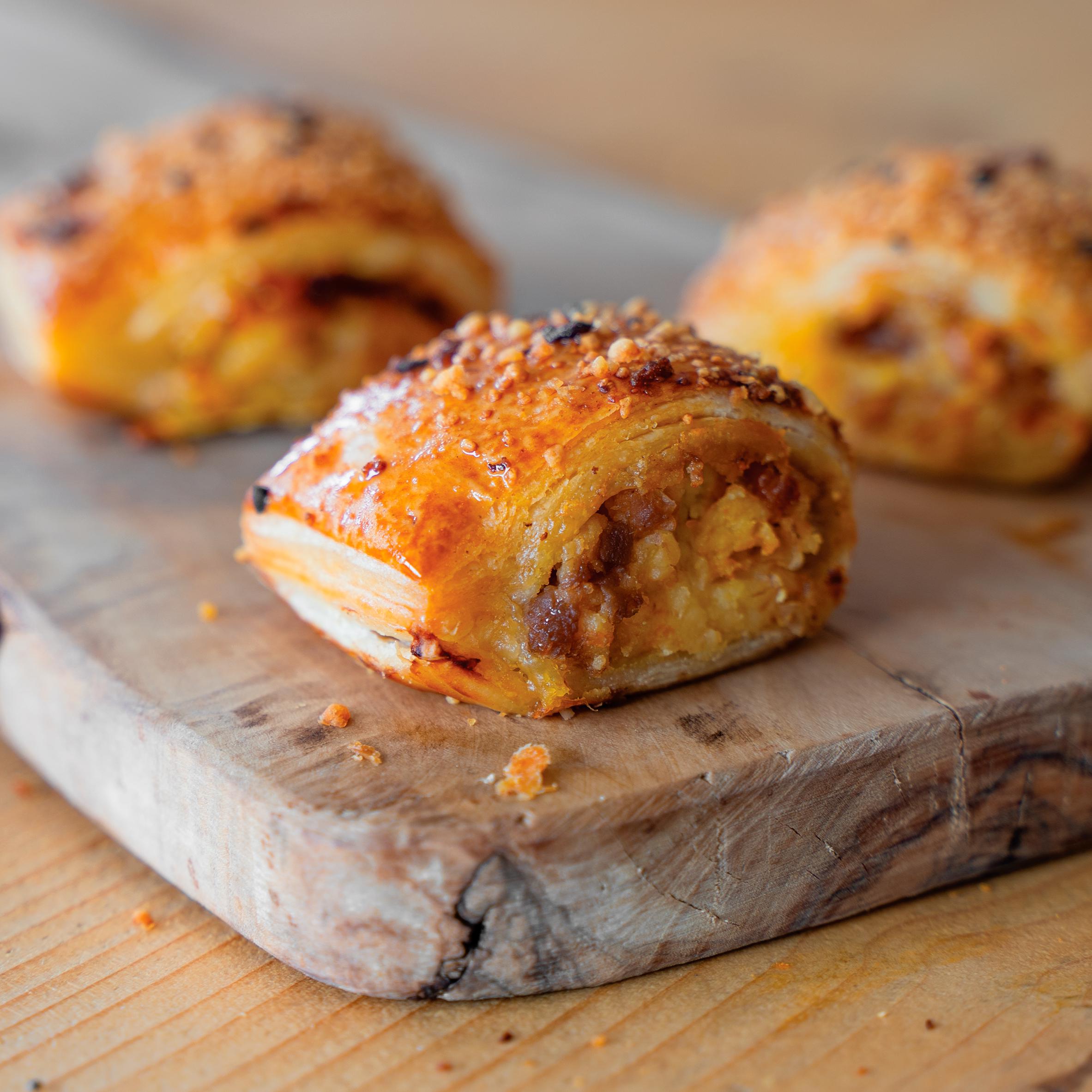 Higgidy 54g Cheddar & Caramelised Onion Chutney Rolls thumbnail 2