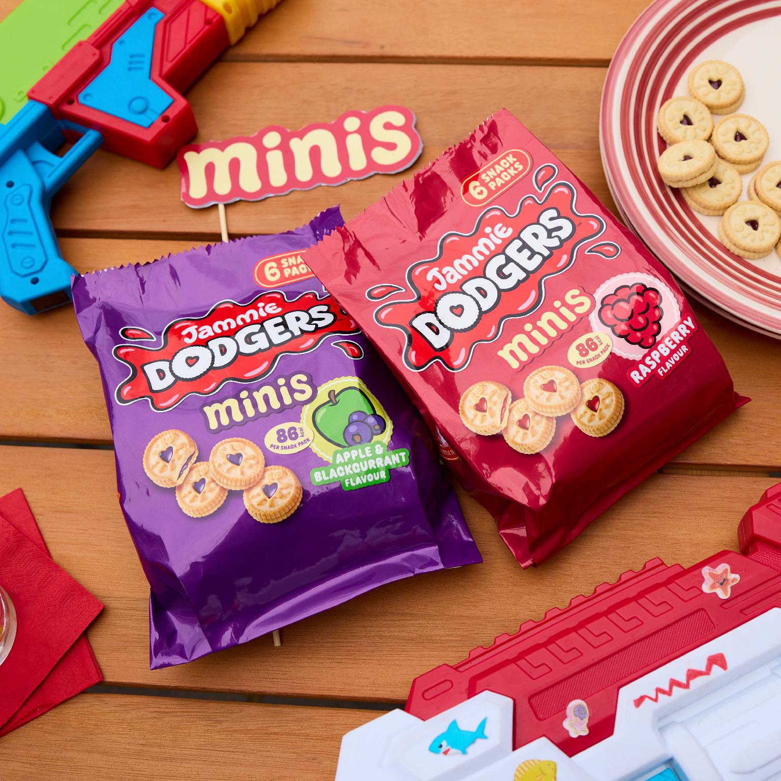 Jammie Dodgers 6 Snack Packs Minis Apple & Blackcurrant Flavour Biscuits thumbnail 3