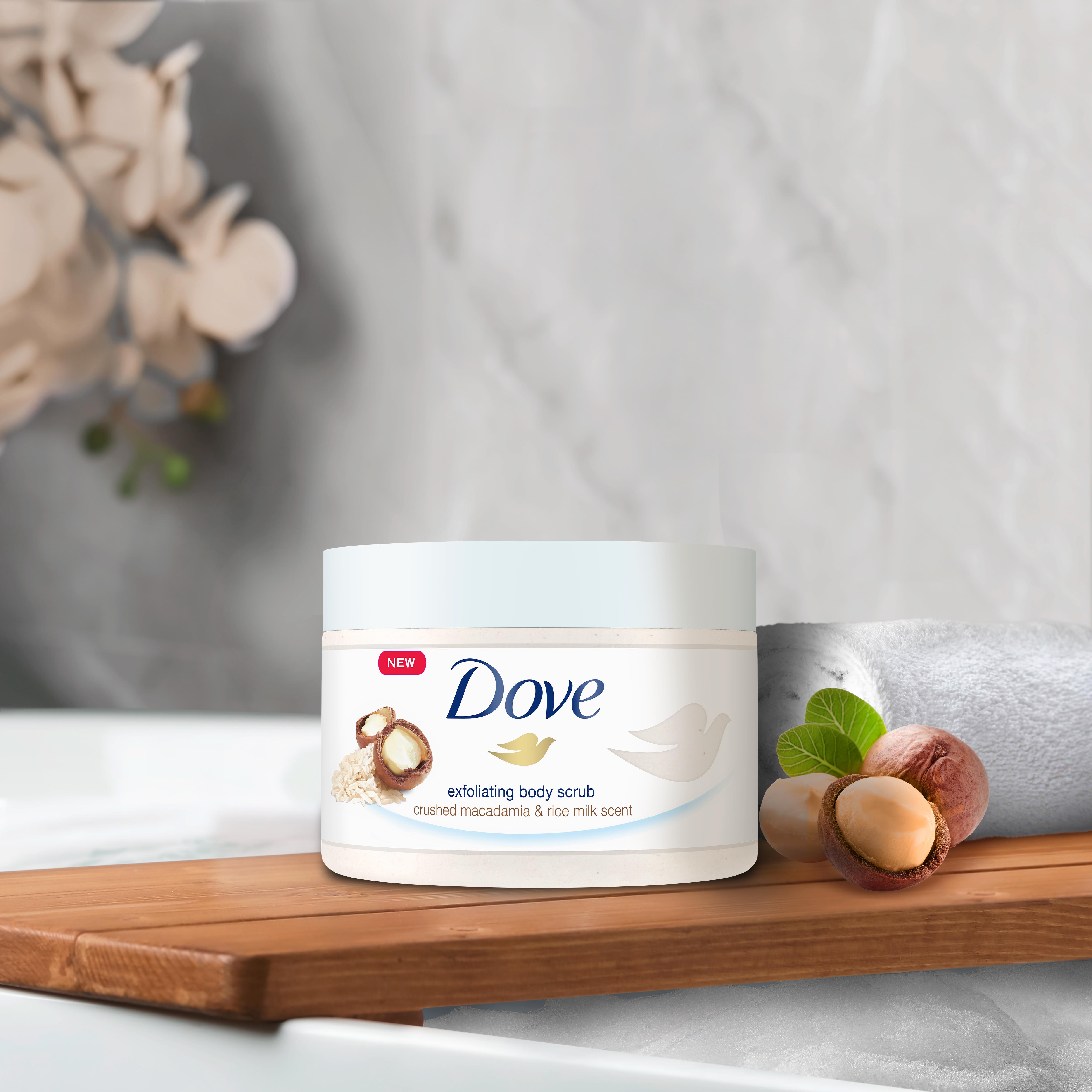 Dove Body Scrub Crushed Macadamia & Rice Milk 225ml thumbnail 3