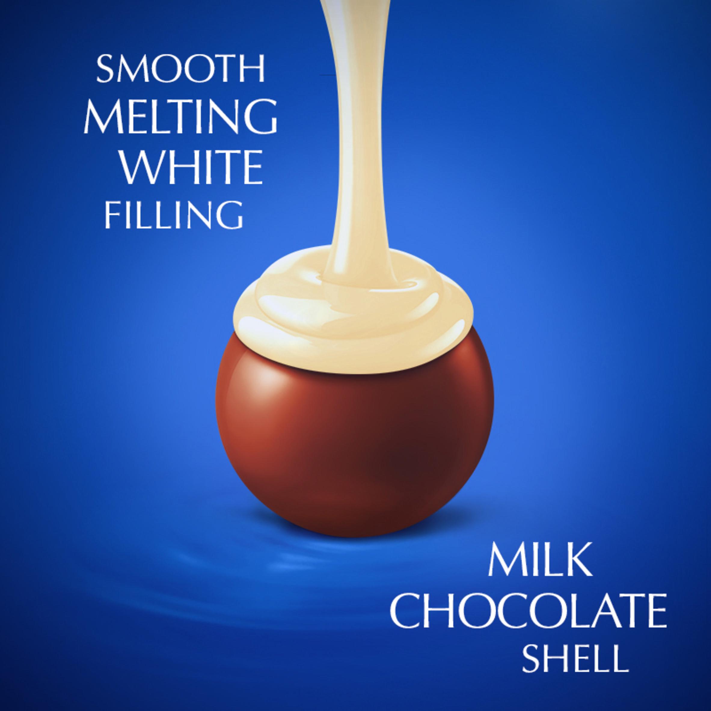 Lindt Lindor Milk & White Chocolate Truffles Box 200g thumbnail 3