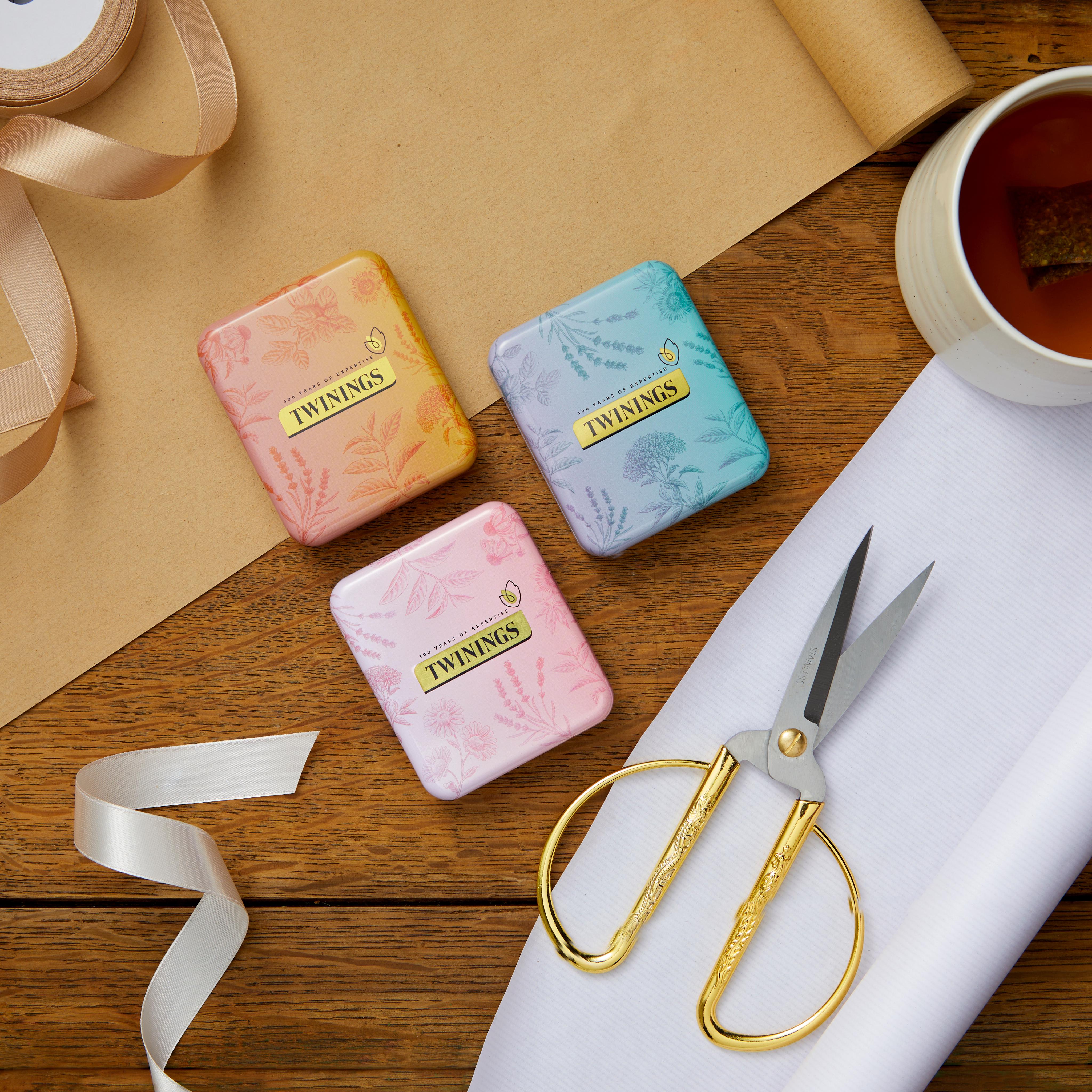 Twinings Pocket Tin Gift with 4 Tea Bags (1 Tin, Colour May Vary) thumbnail 4