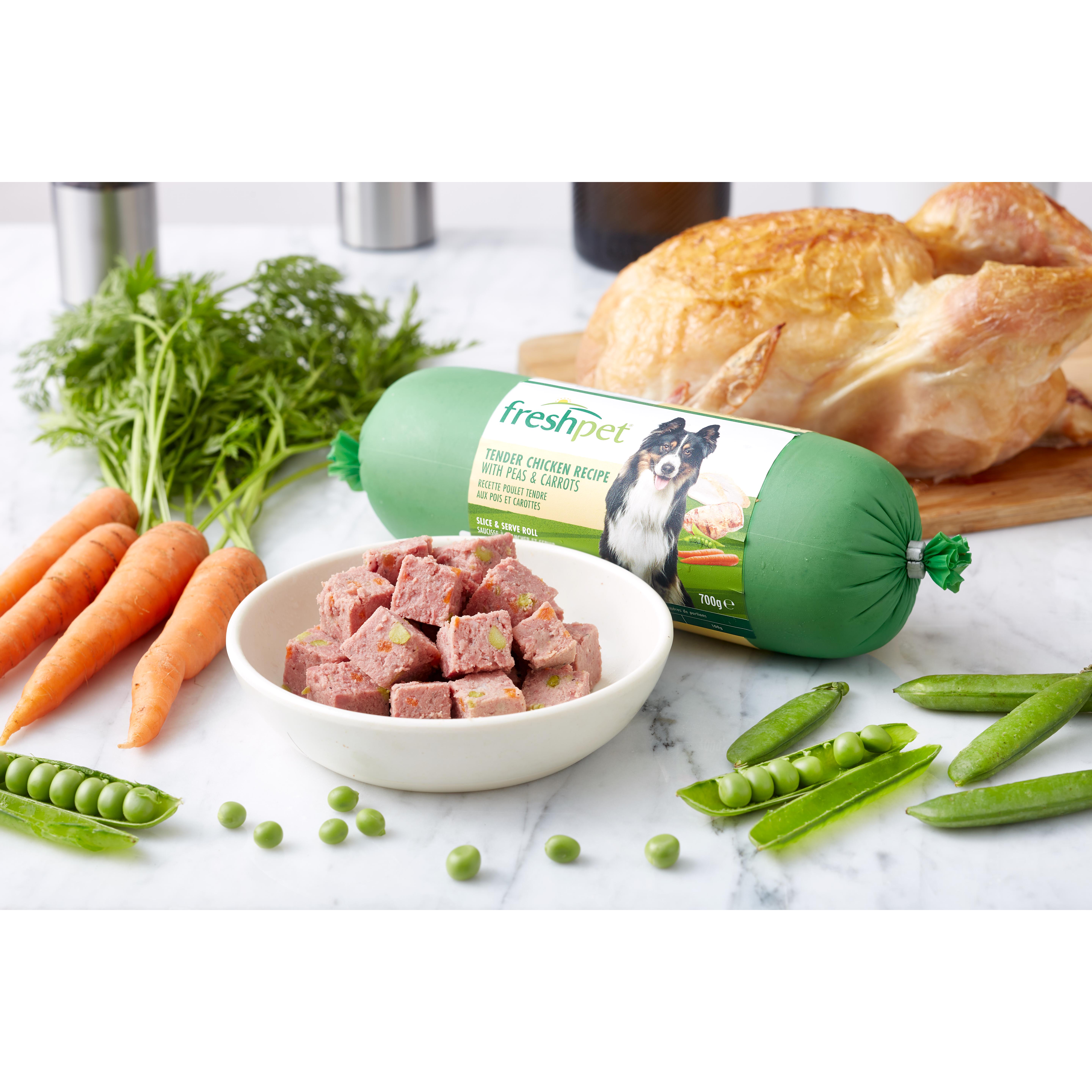 Freshpet Tender Chicken Recipe with Peas & Carrots 700g thumbnail 2