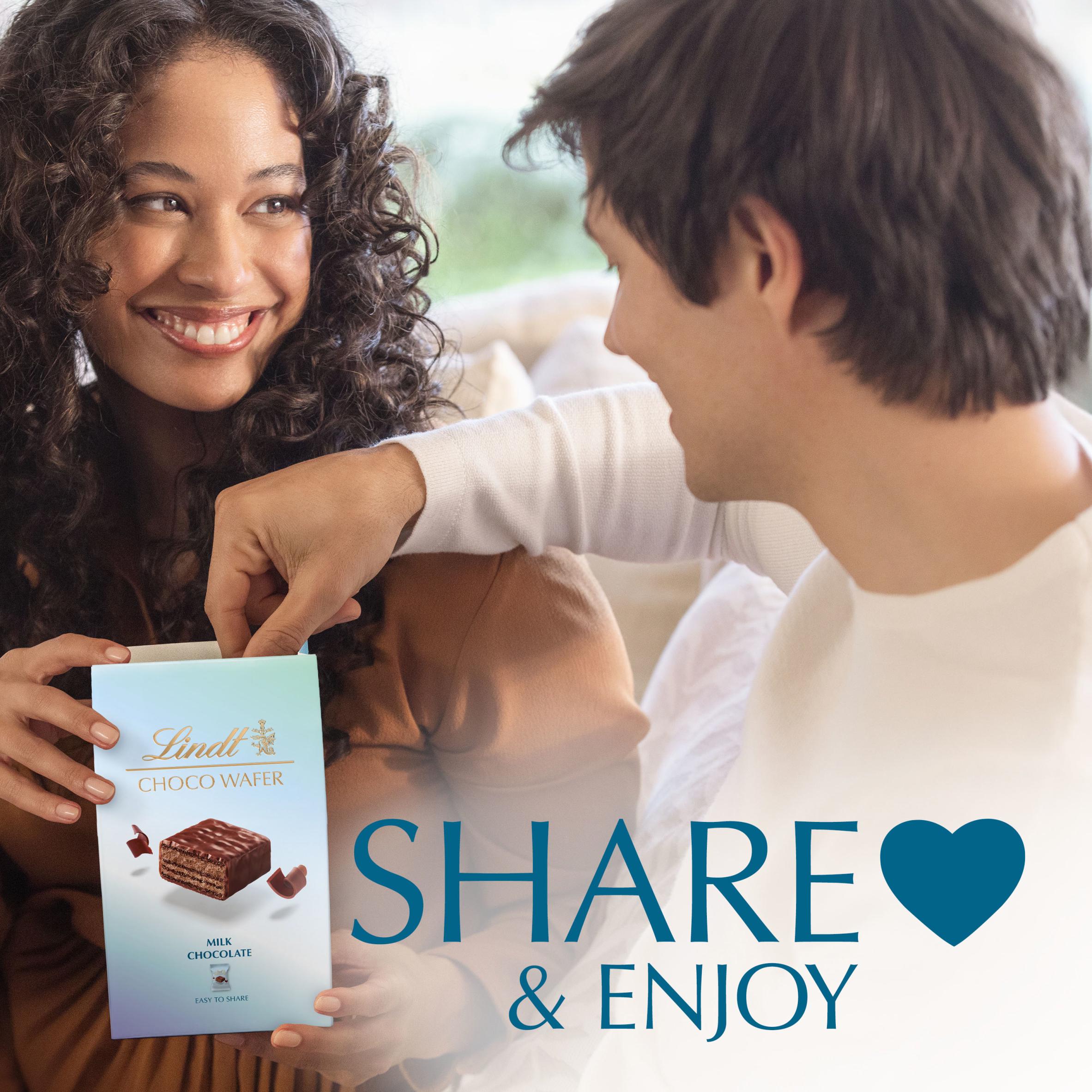 Lindt Choco Wafer Milk Chocolate Sharing Box 130g thumbnail 5