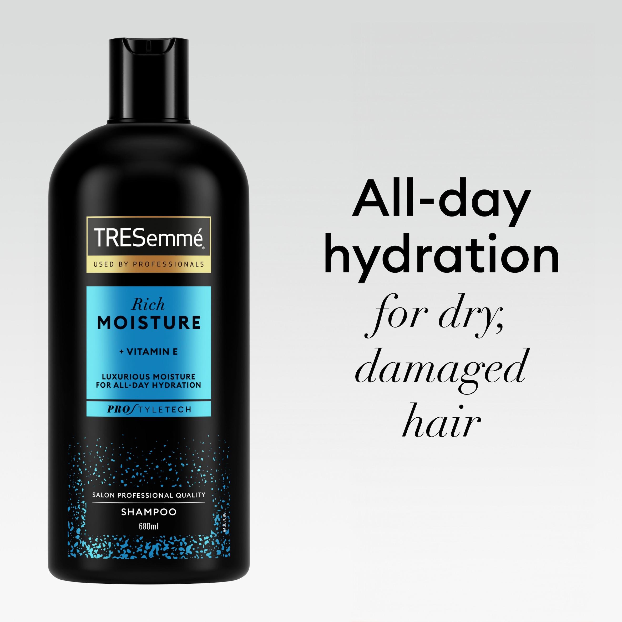 TRESemmé Shampoo Rich Moisture 680ml thumbnail 5