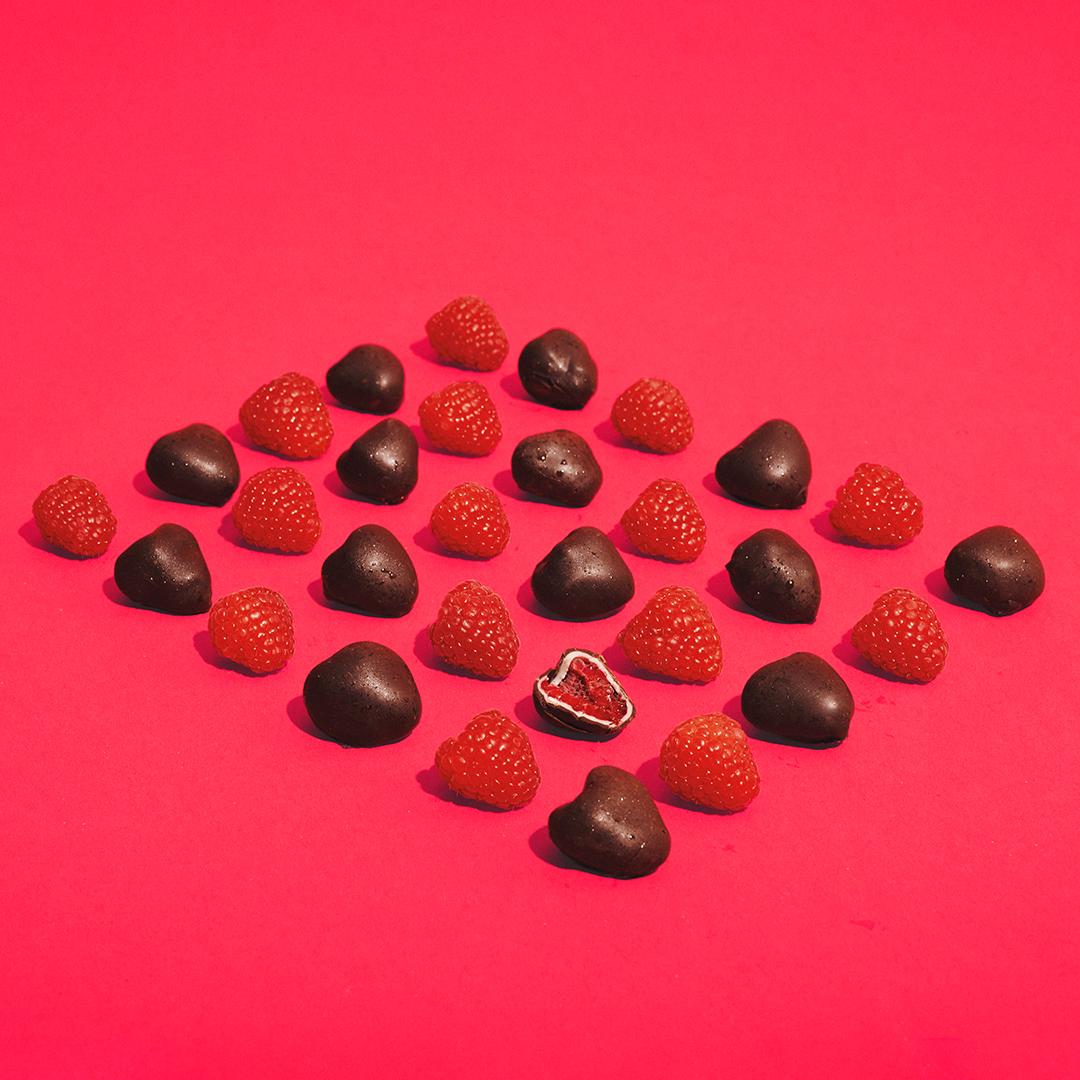trufru Nature's Raspberries in White & Dark Chocolate 200g thumbnail 3