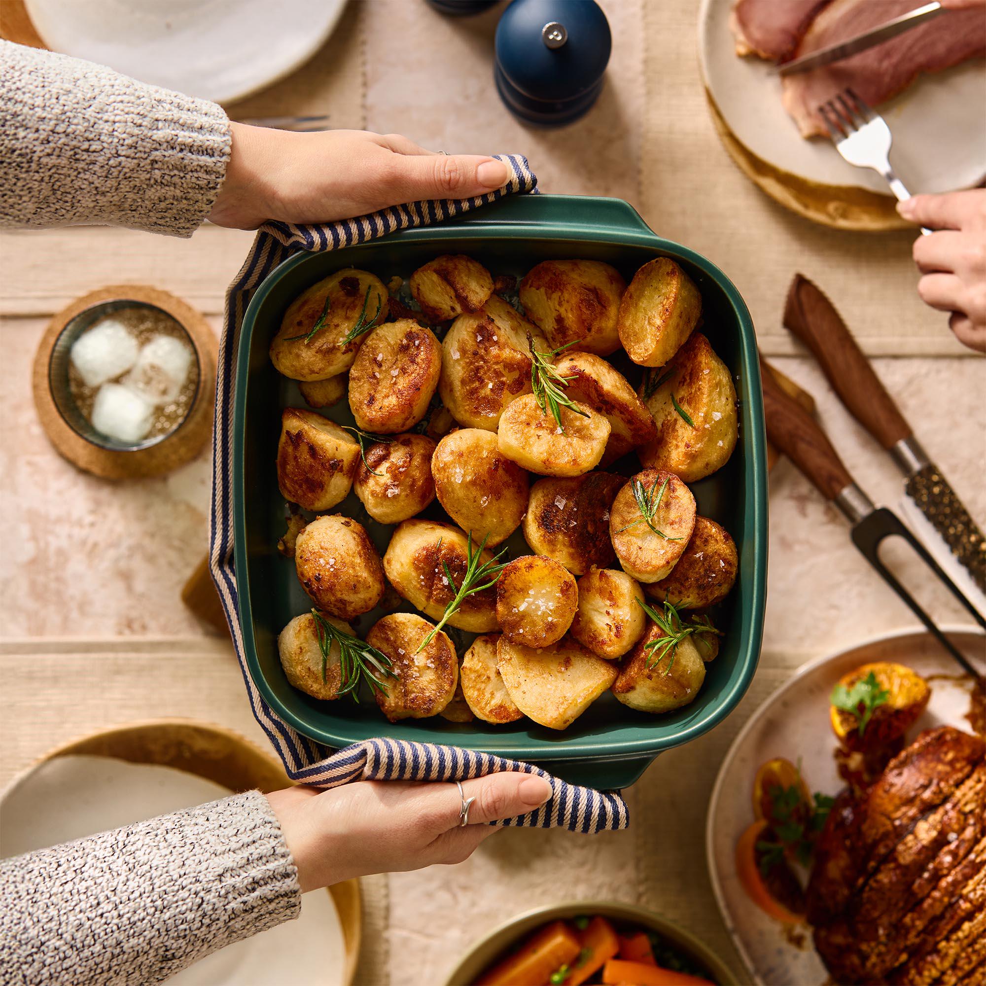 Sainsbury's Goose Fat Roast Potatoes, Taste the Difference 1kg thumbnail 2