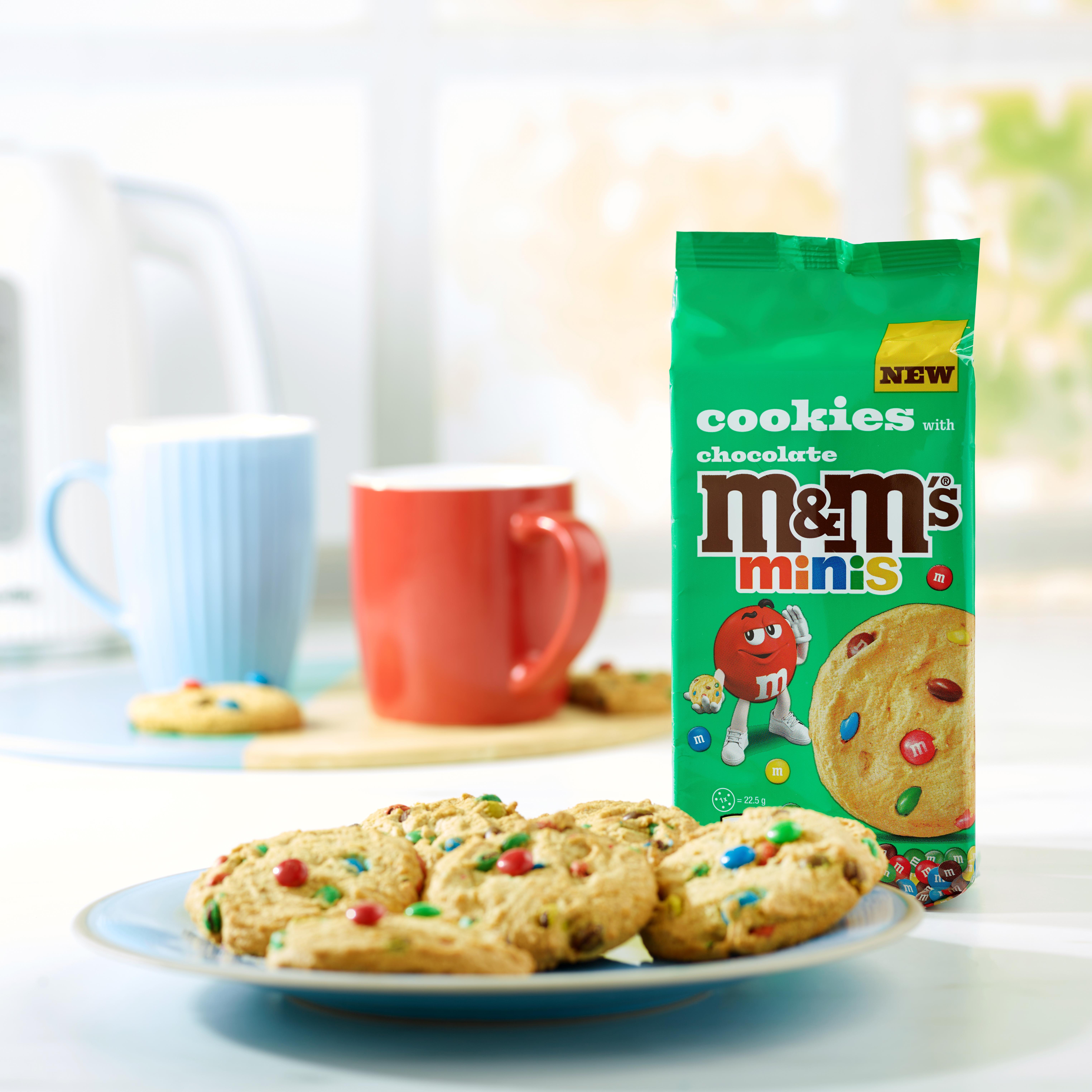 M&M's 180g Minis Milk Chocolate Cookies thumbnail 2